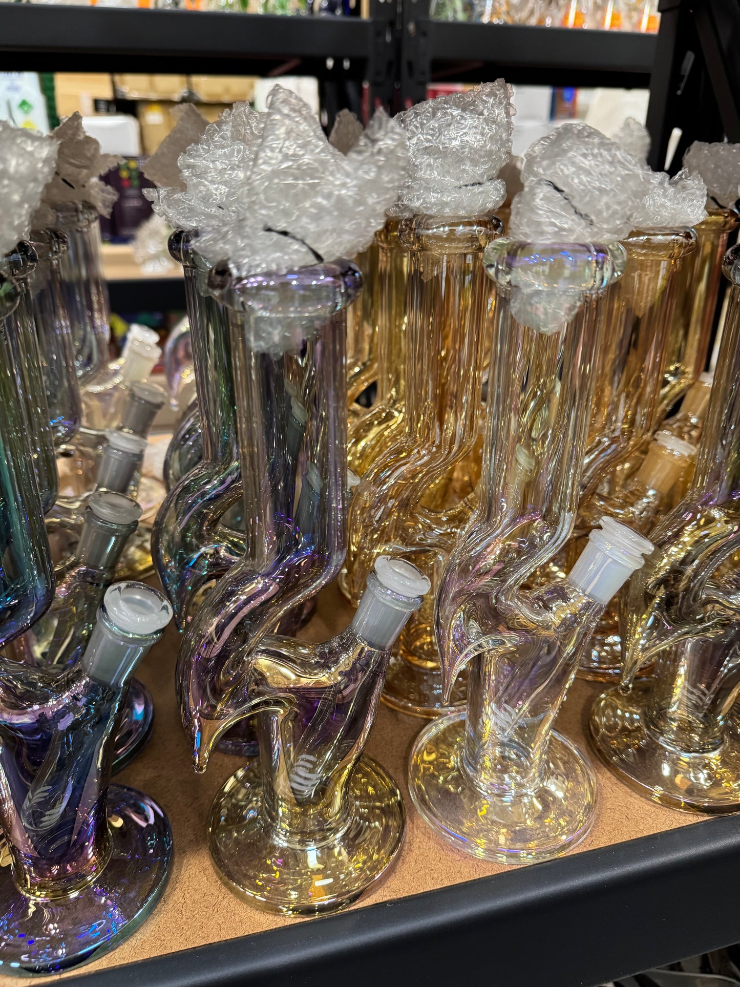 Colored zig zag water pipe