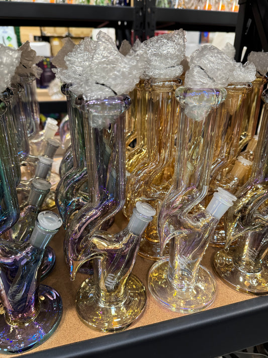 Colored zig zag water pipe